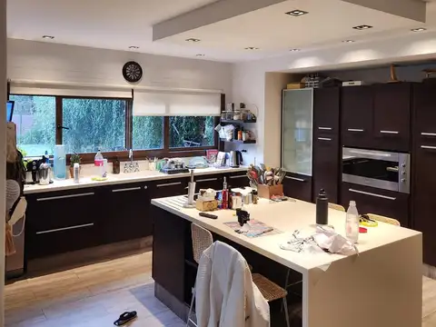 Casa en Venta con 4 cocheras