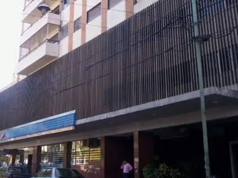 Depto 4 amb . Balcon Bño Toilet. A mts del Pque Chacabuco. Vigilancia Apto Crédito