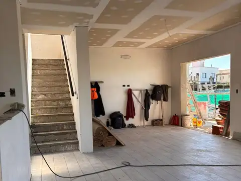 Casa en Venta con 3 cocheras