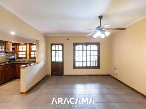 Casa 6 ambientes con 3 baños
