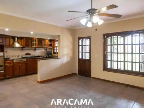 Casa en Venta en Monte Grande, USD 330.000