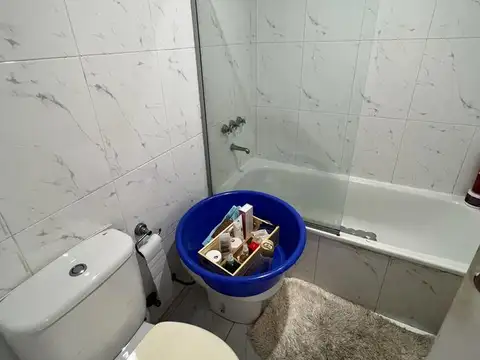 VENTA. Piso 3amb, palier priv, Baño y cocina comp, 2 balcones, luminoso