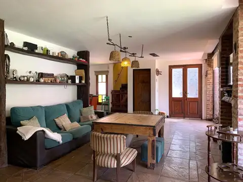 Casa 5 ambientes con 2 baños