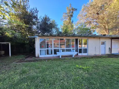 Casa en Alquiler con 3 cocheras