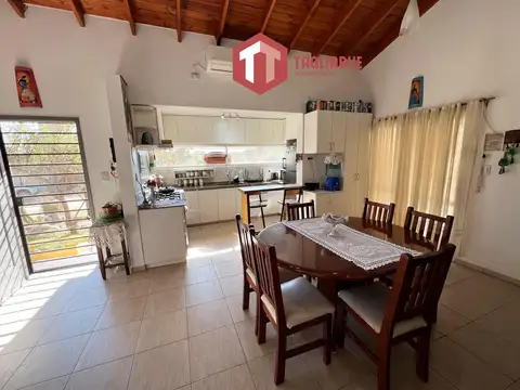 Casa en Venta con 3 cocheras