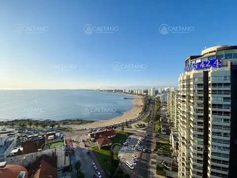Venta apartamento 3 dormitorios, piso alto, Torre tradicional en Punta del Este 