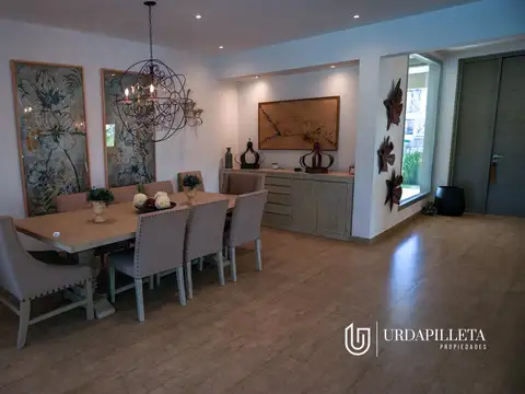 Casa 7 ambientes con 5 baños