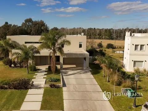 Casa en venta con 4 dormitorios en Pilara, lote interno - La Berlina