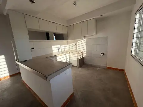 Lomas de Alicia, Excelente propiedad a estrenar, pileta