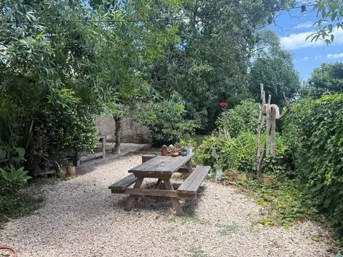 VENTA DE CASA IDEAL 2 FAMILIAS O INVERSOR EN ESCOBAR CENTRO CON GRAN TERRENO GARAGE Y QUINCHO