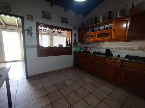 VENTA Casa 3 ambientes, y galería. Villa Adelina.