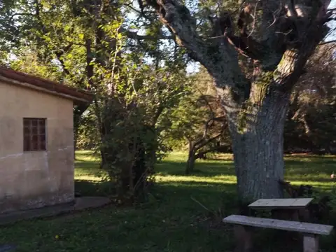 Venta de casa con pileta y gran parque en Villa La Ribera