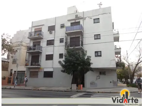 Ae Alquila 3 Amb Al Frente con Patio
