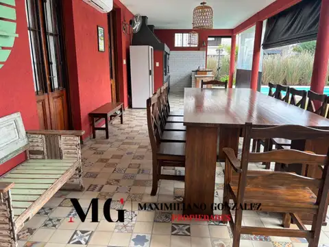 Casa en Alquiler con 1 cochera