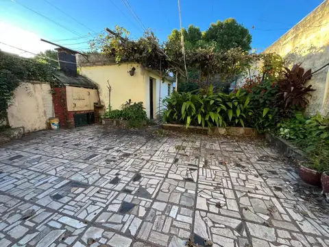 Venta de Casa de Tres Dormitorios con Jardín