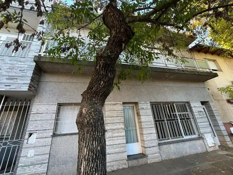 Casa 8 ambientes con 3 baños