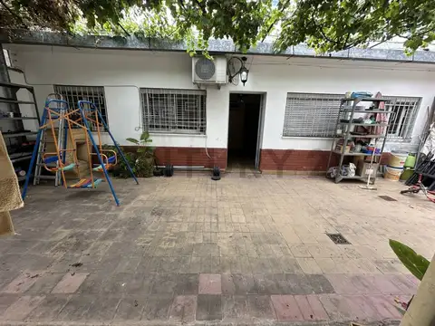 Departamento de 3 dormitorios con doble patio, a 2 cuadra de Sexta Seccion
