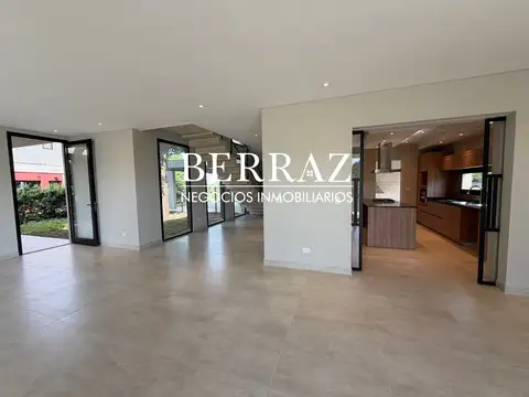 Casa 6 ambientes con 4 baños