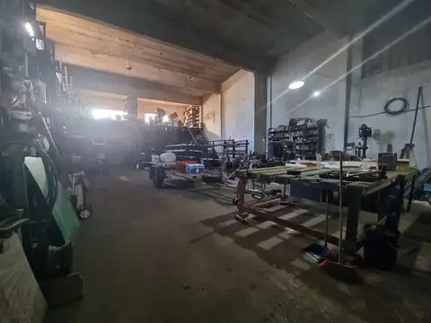 LOCAL COMERCIAL CON GALPON Y DEPARTAMENTO