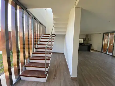 Casa 5 ambientes con 5 baños