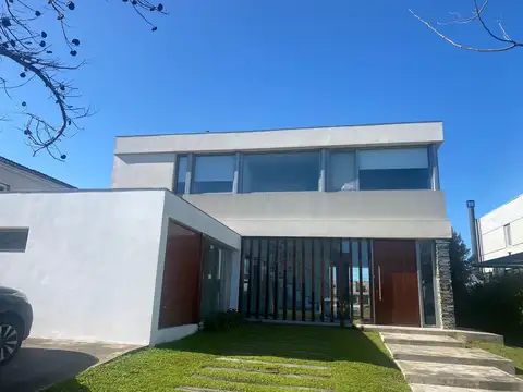 Casa en Alquiler Los Lagos 4 dormitorios, Nordelta 100