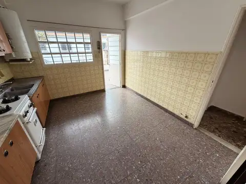 Casa en Alquiler con 2 cocheras