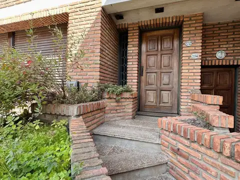 Depto Tipo Casa en Alquiler de 5 ambientes