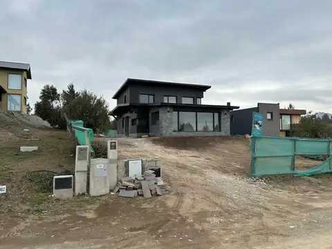 Casa tres habitaciones en Solares del Este