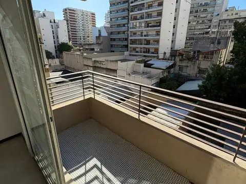 EXCELENTE MONOAMBIENTE CON BALCÓN, MUY LUMINOSO Y CERCANÍA  SUBTE LÍNEA "B".