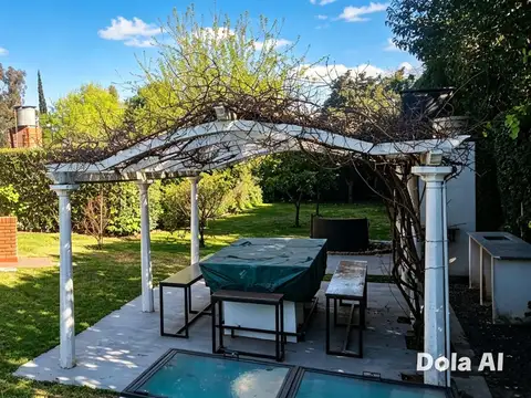 Chalet Quinta 1100 m2 c/piscina Excelente ubicacion