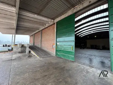 Polo Logístico con galpón de 8000m y 44 has de terreno en la ciudad de Florida