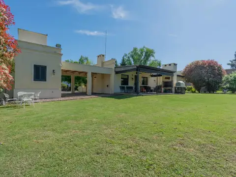 Casa 5 ambientes con 3 baños