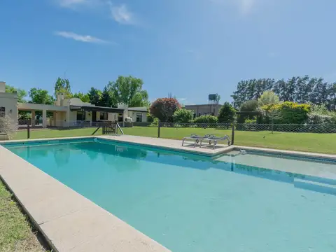 CASA 5 AMBIENTES C/PILETA/QUINCHO/EXCELENTE ESTADO