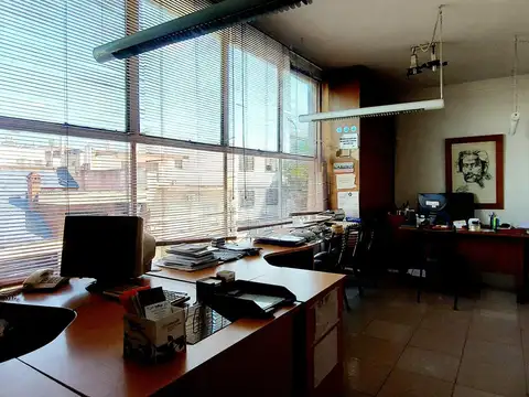 IMPORTANTE INMUEBLE DE TRES PISOS COMERCIAL INDUSTRIAL OFICINAS VILLA GRAL MITRE