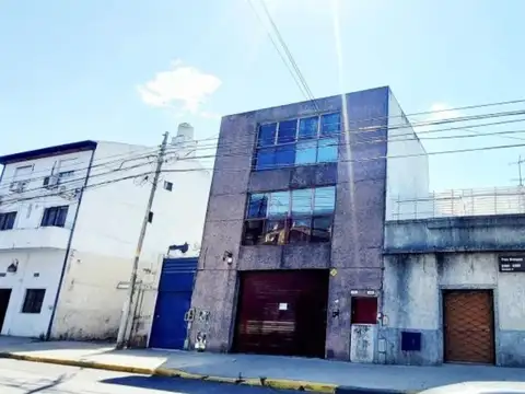 IMPORTANTE INMUEBLE DE TRES PISOS COMERCIAL INDUSTRIAL OFICINAS VILLA GRAL MITRE 