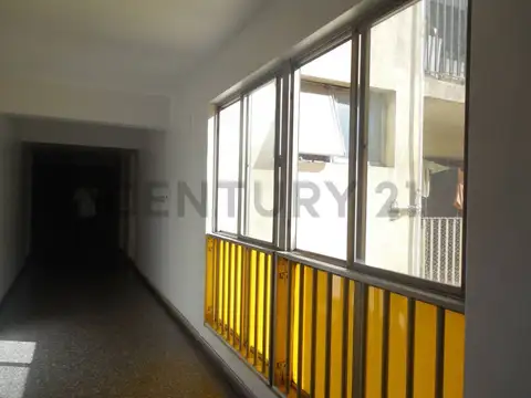 48 e/ 5 y 6 500, Piso 4