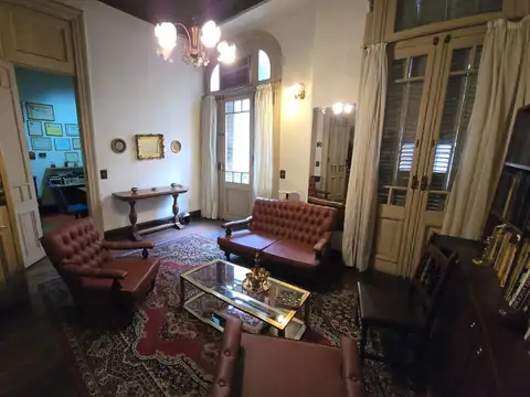 Montevideo y Sarmiento- Balvanera- Piso Antiguo 80m2- 1º por escaleras
