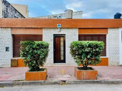 CASA EN VENTA BARRIO ZUMARAN, A 2 CUADRAS BV LOS GRANADEROS