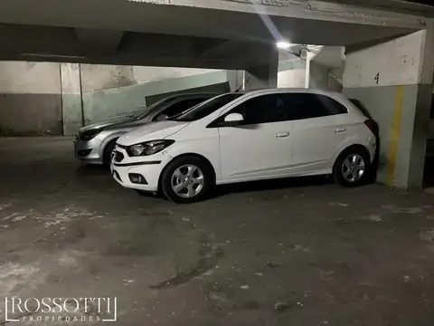 2 Cocheras juntas fijas cubiertas en edificio - 2,47 x 2,50 mts cada una.