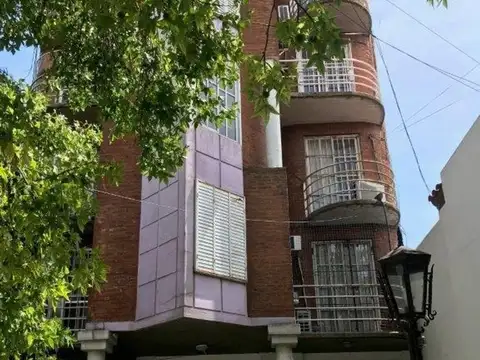 Depto con jardín centro de moron