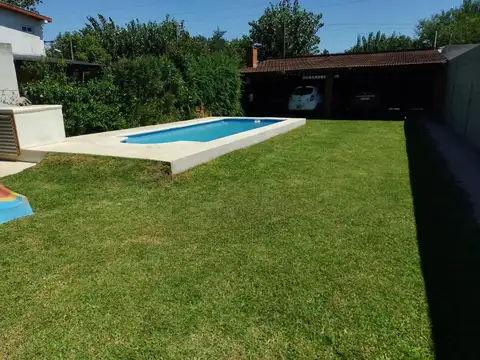 Casa 4 ambientes con 2 baños