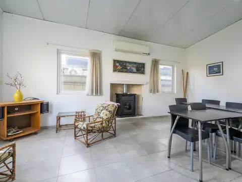 Excelente casa multifamiliar, 6 Ambientes, Parque, Parrilla, Garage, a mts del Hosp. Austral Ruta8