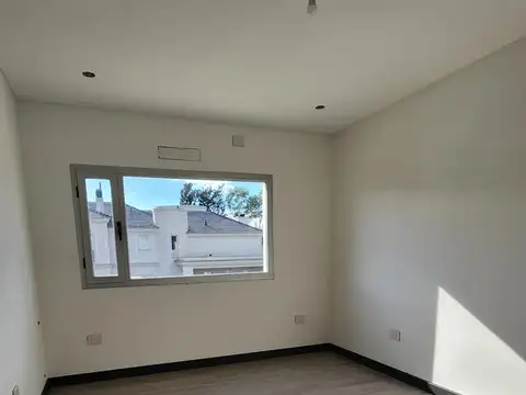 Casa 6 ambientes con 5 baños