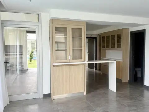 Casa 6 ambientes con 5 baños