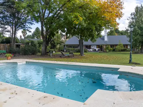 Casa en Venta con 2 cocheras