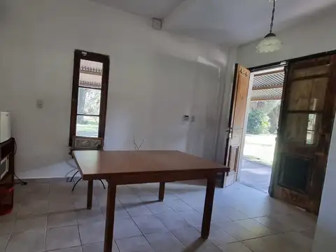 VENTA - CASA ESTILO "CHACRA" SOBRE EL RÍO CORONDA