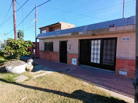 VENTA DE CASA , 3 DORMIT. PARQUE CASAS