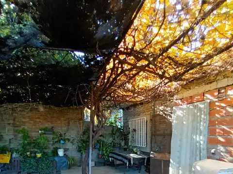 Casa 6 ambientes con 1 baño
