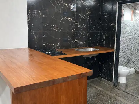 VENTA LOCAL + DEPARTAMENTO,CLAROMECÓ A MTS DEL MAR