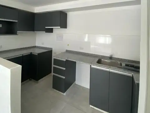 Departamento en venta en Guemes 1 o 2 dormitorios 1 baño con cochera